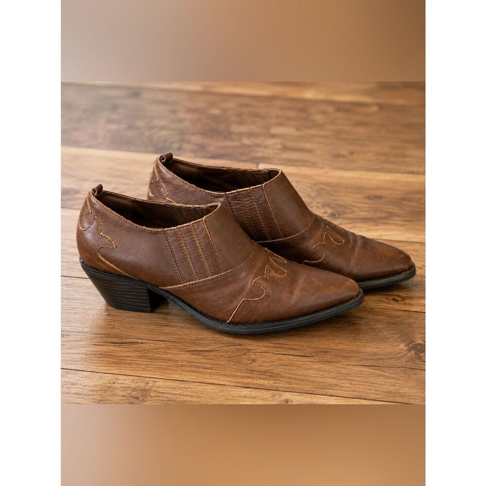 Covington Winklepicker Stacked Ankle Booties Size 7.5